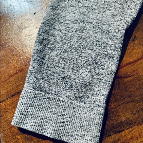 Lululemon Men's Engineered Warmth Half Zip - Vapor/Gull Grey/Black - Size Large - Picture 5 of 6